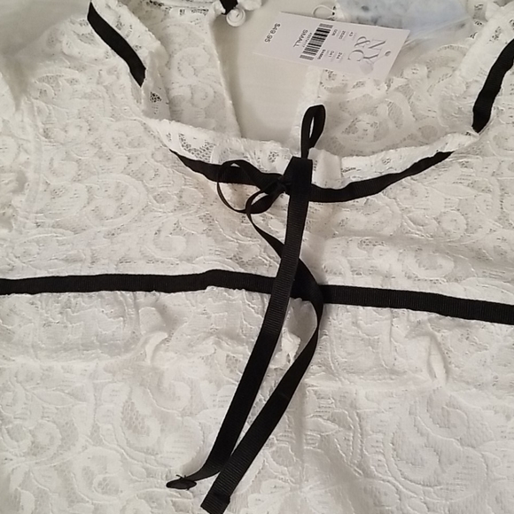 NWT! NY & Co lace top - Picture 2 of 4